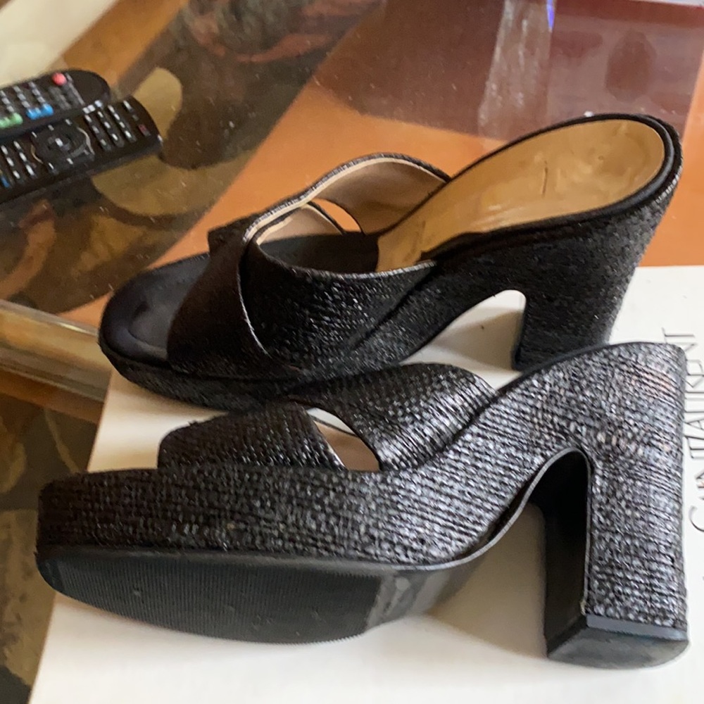 Nice design and comfortable slippers
